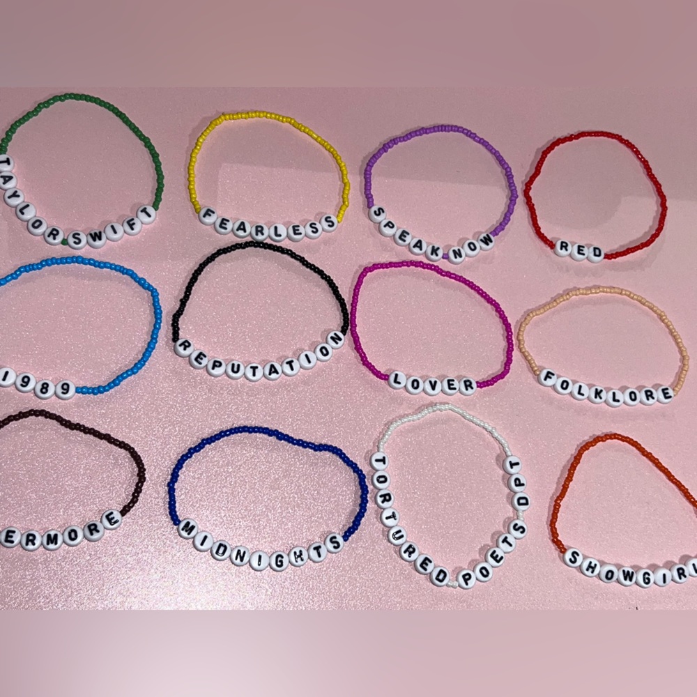 12 Taylor Swift Friendship Bracelets - Picture 2 of 5